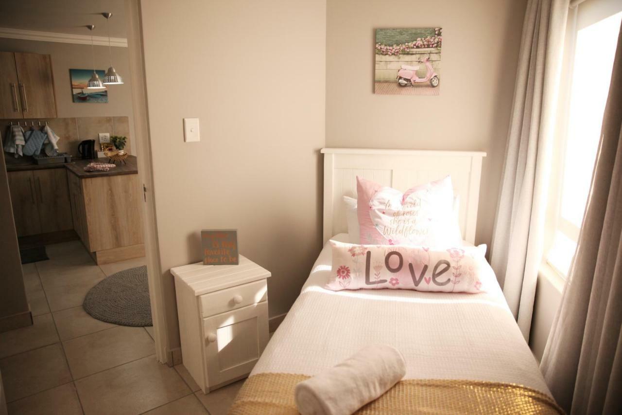 Mari-Amor Self-Catering Apartments 모젤베이 외부 사진